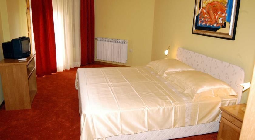 Ero Hotel Mostar Bagian luar foto